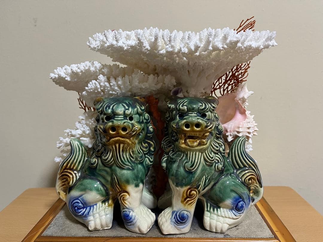 珊瑚 天然 サンゴ アンティーク 置物 珊瑚礁 陶器製獅子像とサンゴの