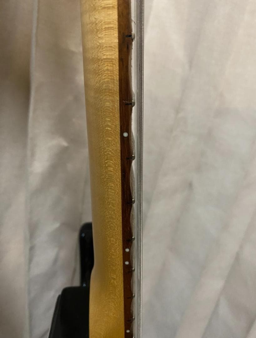 ストラトキャスター　ノーブランド スキャロップ指板