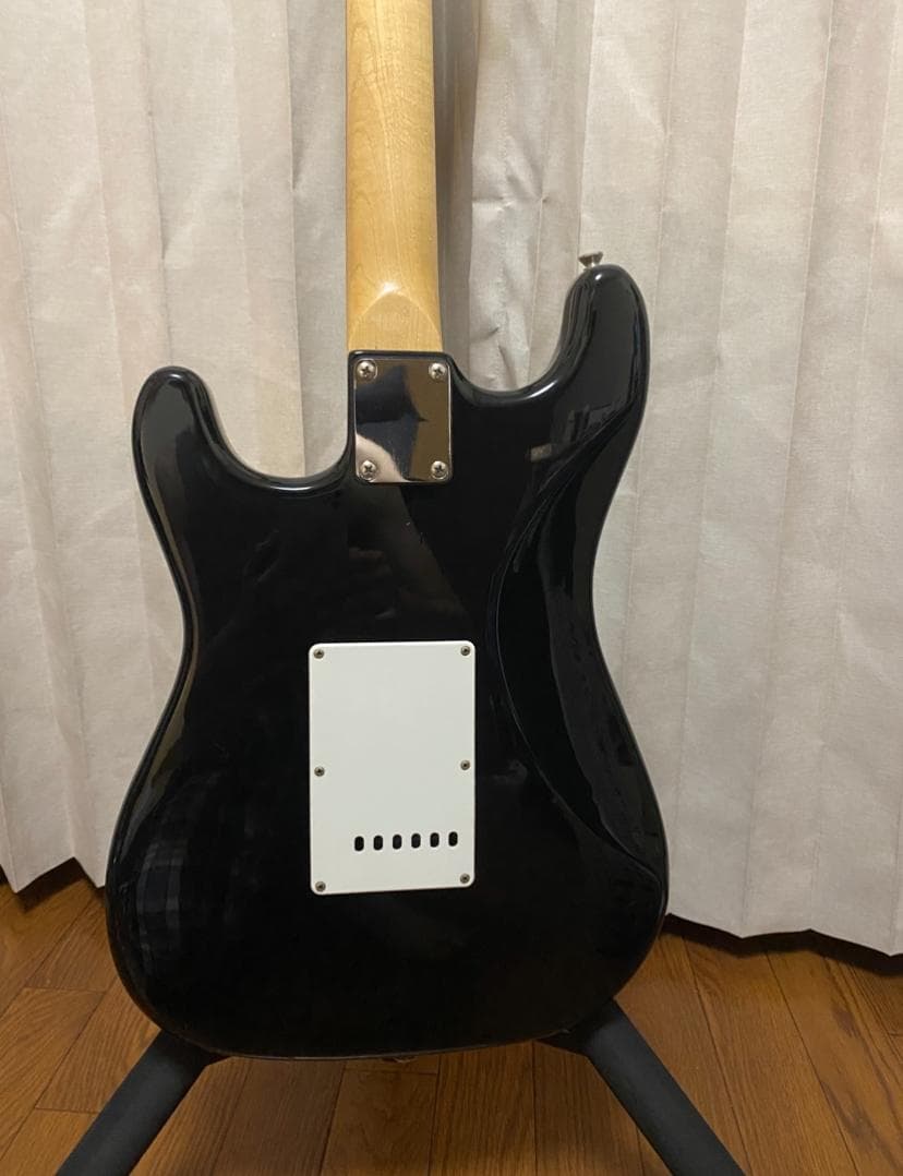 ストラトキャスター　ノーブランド スキャロップ指板