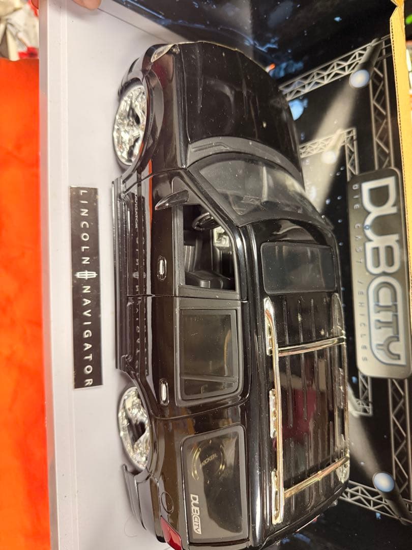 ミニカー DUB Lincoln Navigator