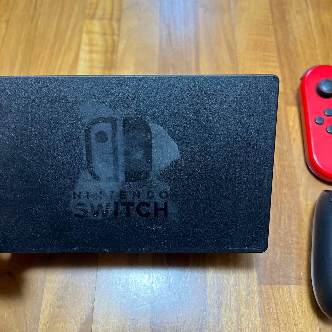 Nintendo Switch 本体 + Joy-Con 赤/緑