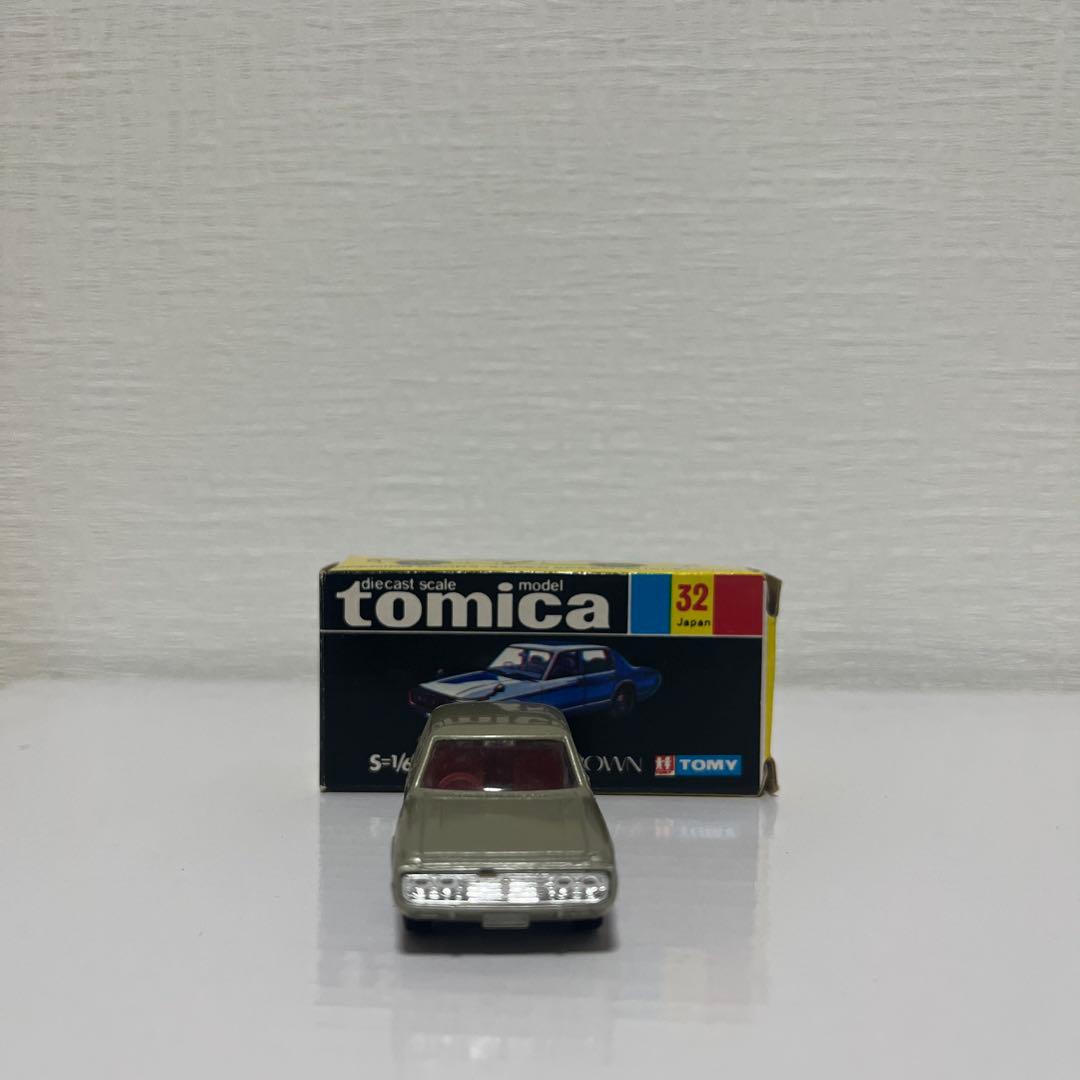 黒箱トミカ32 トヨタ ニュークラウン　シルバー