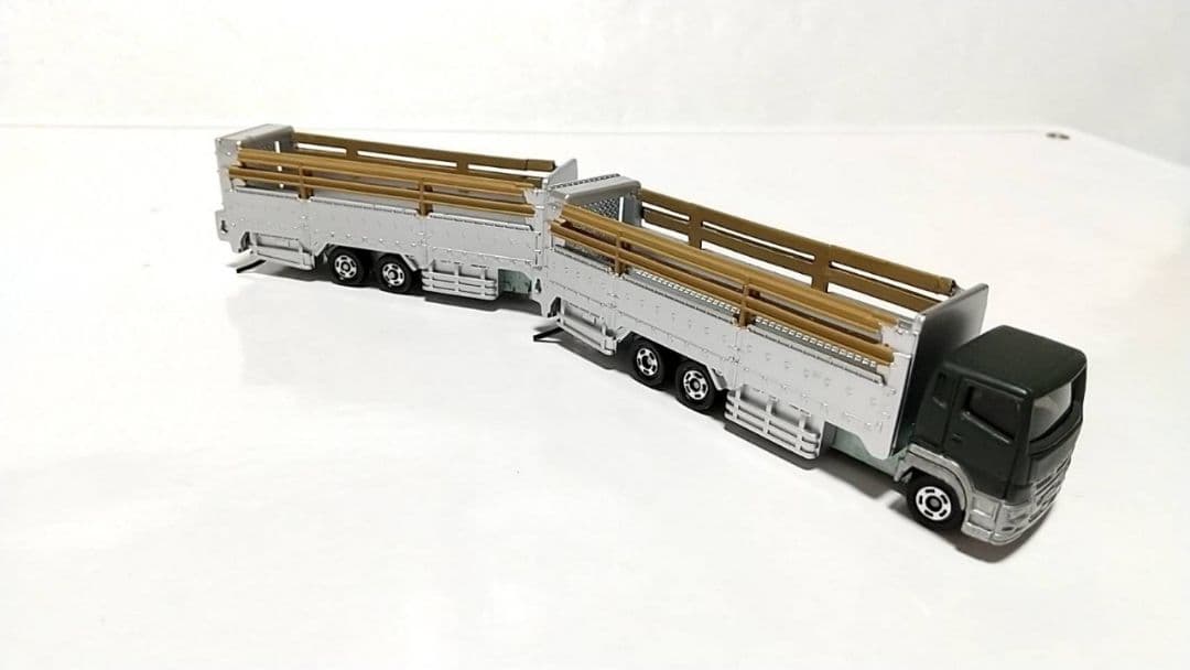 トミカ 改造 三菱ふそう スーパーグレート 家畜運搬車 フルトレーラー