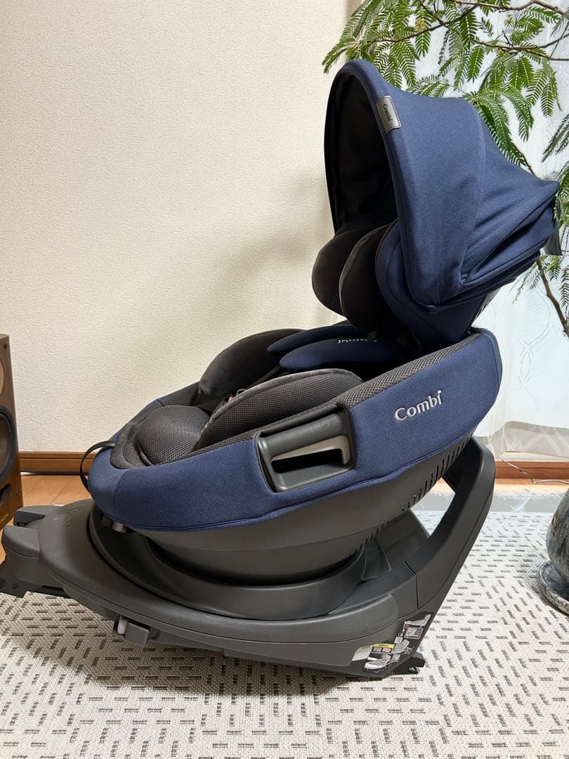 美品 チャイルドシートコンビ THE S ISOFIX ZB-690 ネイビー