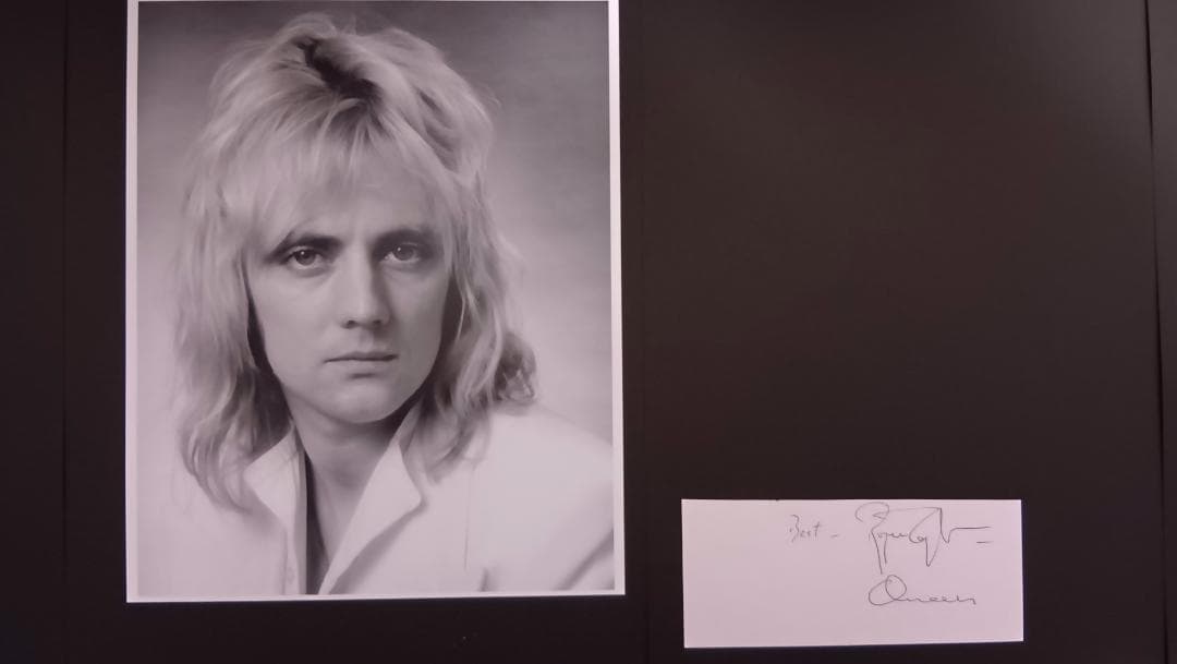 Queen全員の直筆サイン入りコレクターズセット」