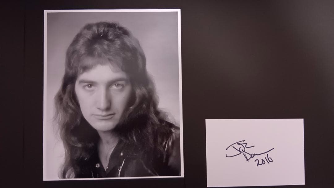 Queen全員の直筆サイン入りコレクターズセット」