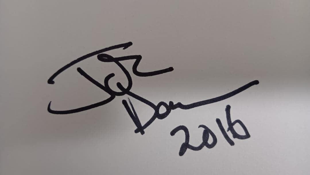 Queen全員の直筆サイン入りコレクターズセット」