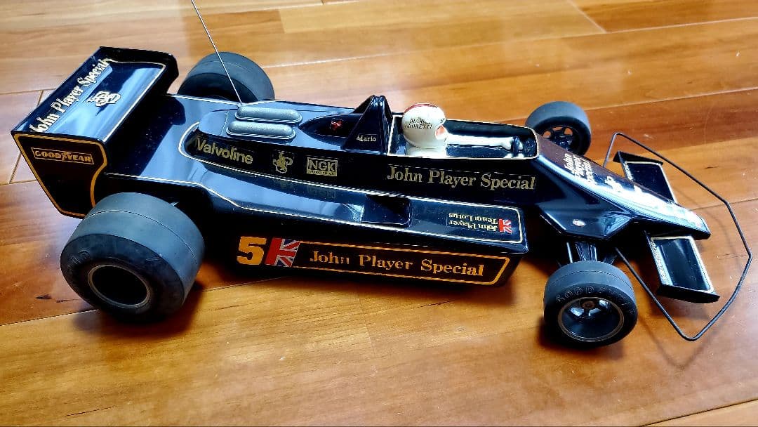 バンダイ　ラジコンJPS Mark IV Lotus 79 1/10スケール