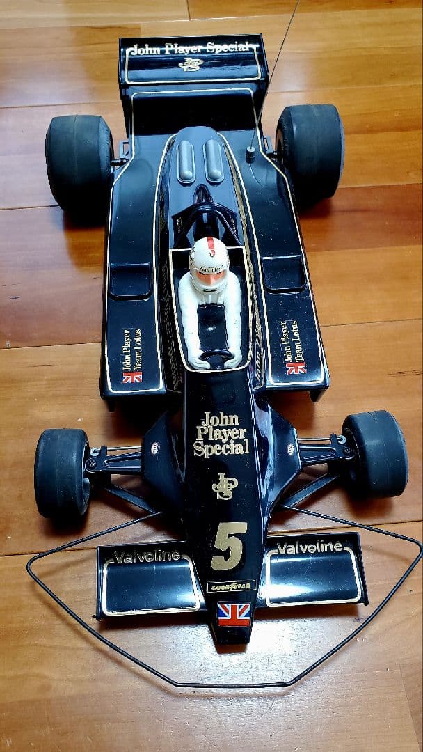 バンダイ　ラジコンJPS Mark IV Lotus 79 1/10スケール