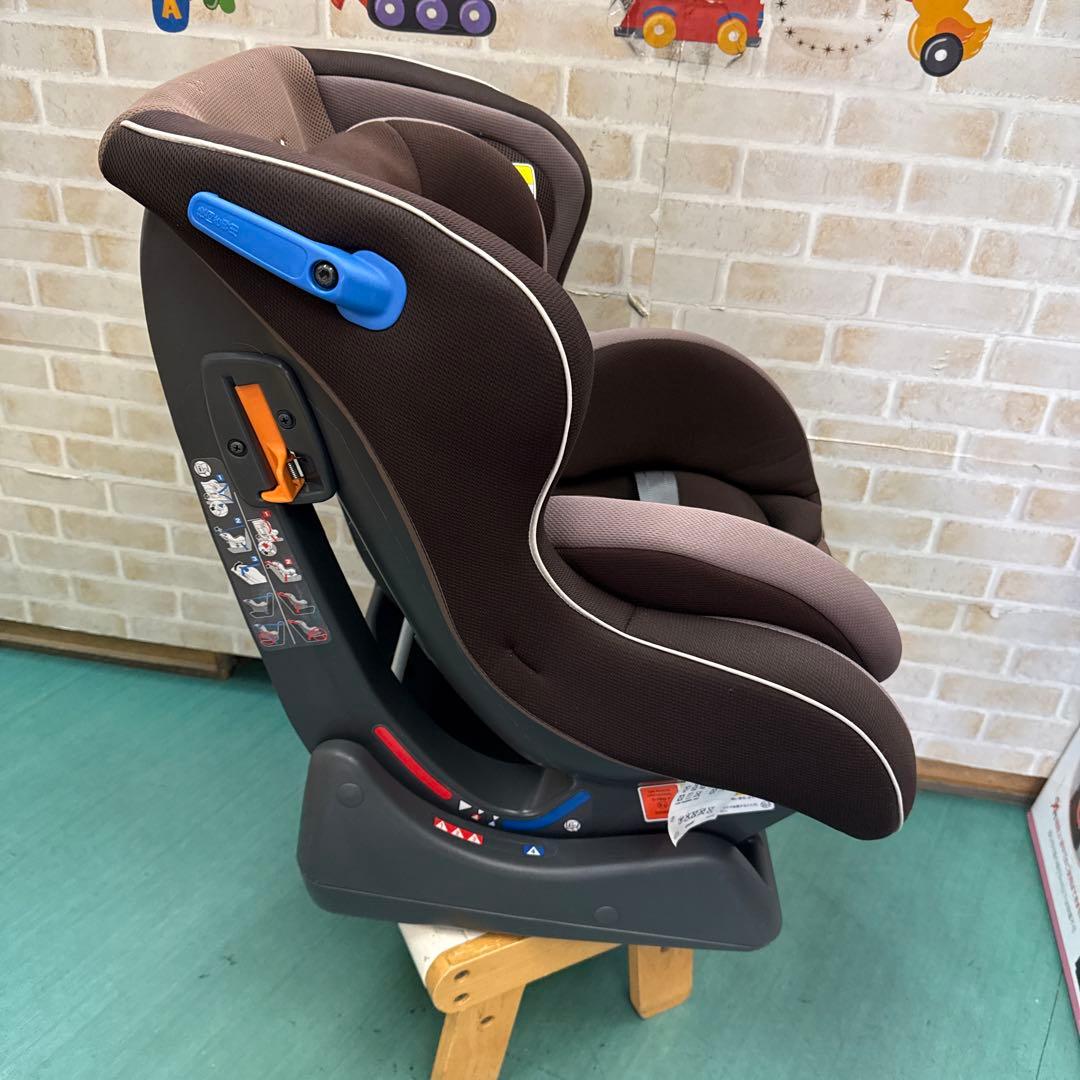 コンビ　ウィゴー　チャイルドシート 新生児から　日本製