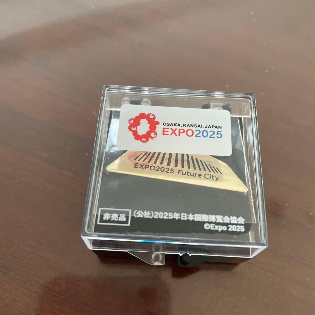 大阪関西万博　三菱未来館/future city レアゴールドピンバッチ