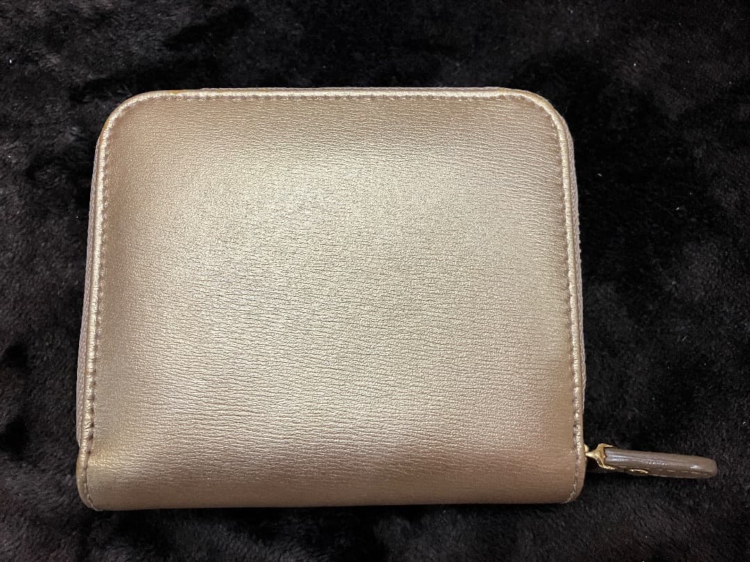 フェラガモ 二つ折り財布 ガンチーニ ラウンドジップ /ゴールド