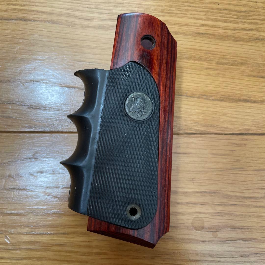 Pachmayrパックマイヤー　M1911ガバメント用ウッド＆ラバーグリップ