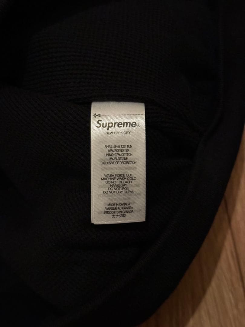 黒M ゴ入りパーカです