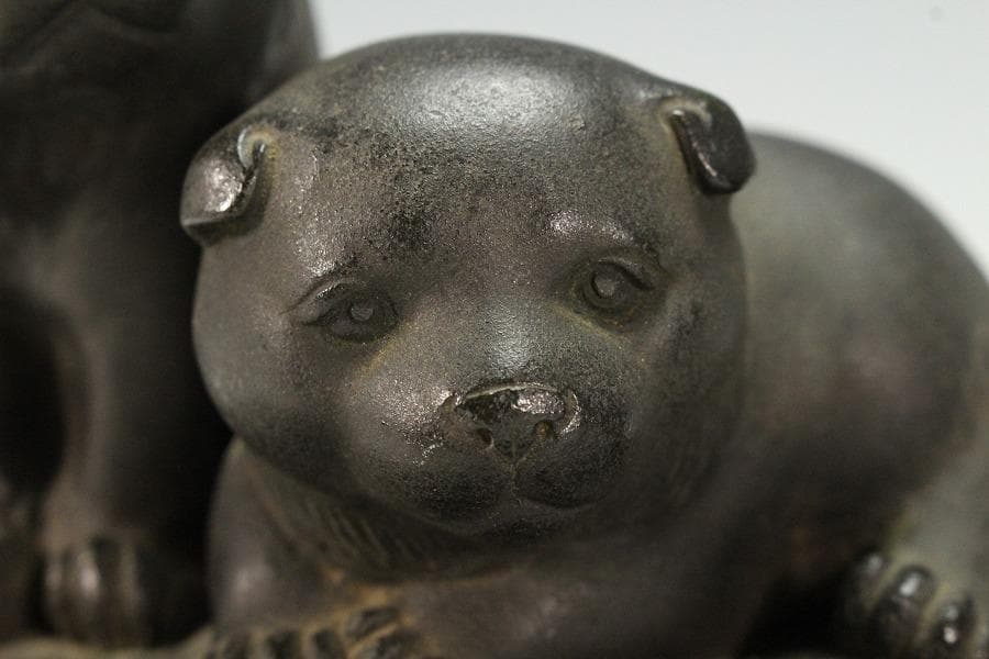 金工師 徳光造 遊三犬 置物(K-XA873)