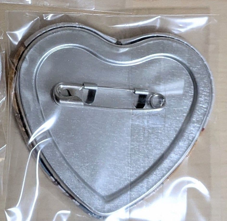 エヴァンゲリオンのアスカのハート型缶バッジ - メルカリ