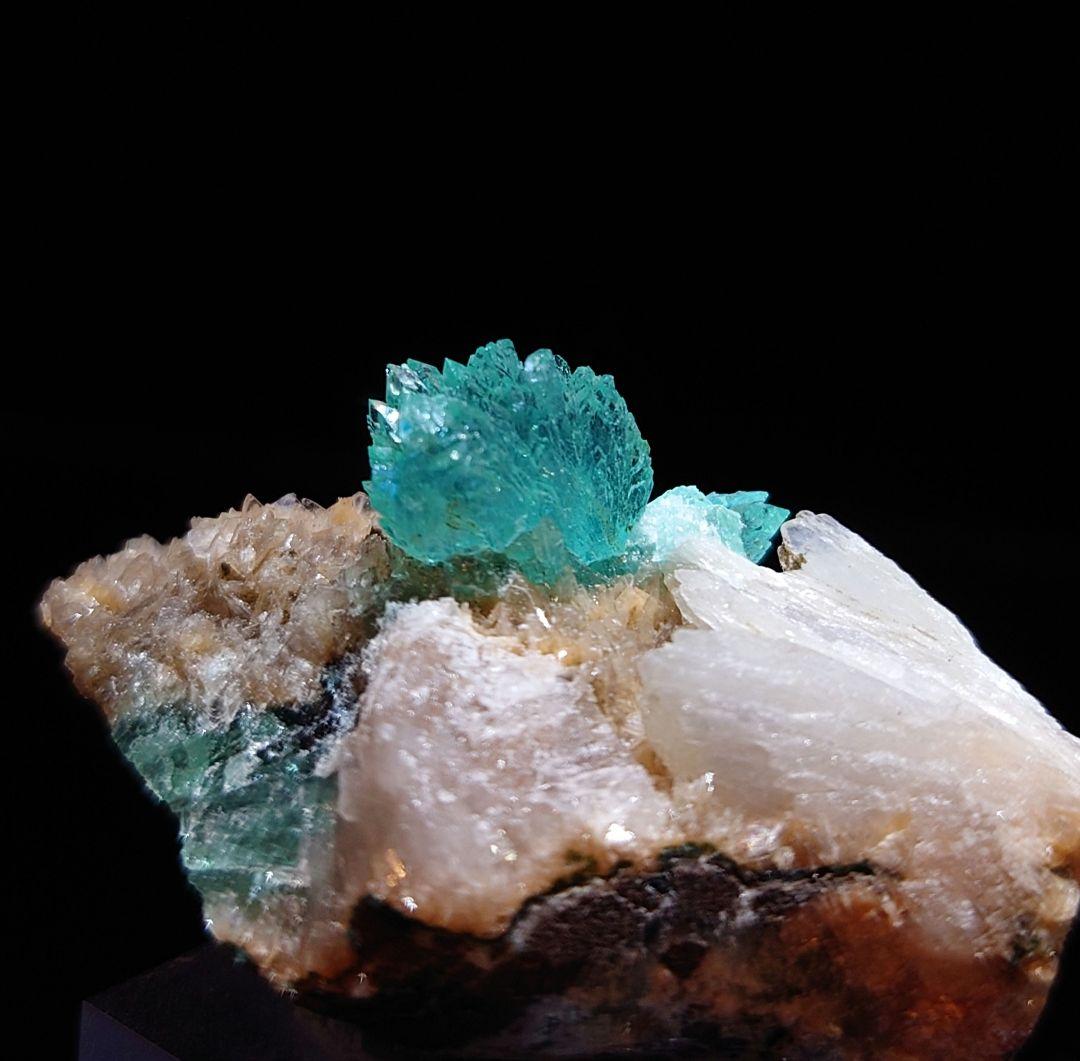 アポフィライト インド産 母岩付き 鉱石 鉱物 ミネラル 標本 原石 犬牙