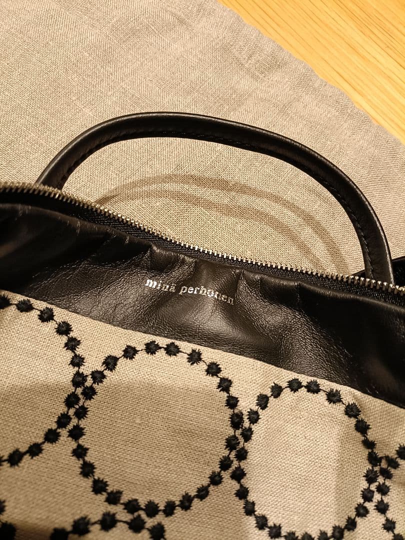ミナペルホネン kostea bag M ブラック　タンバリン