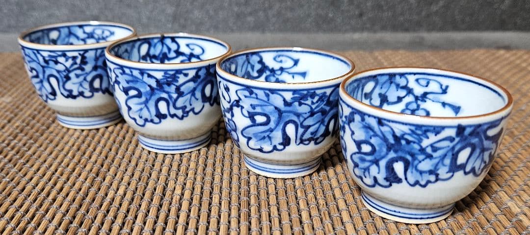 煎茶碗】陵泉造　染付　葡萄文様　煎茶碗　酒杯　ぐい呑　盃　4客　煎茶道具　酒器