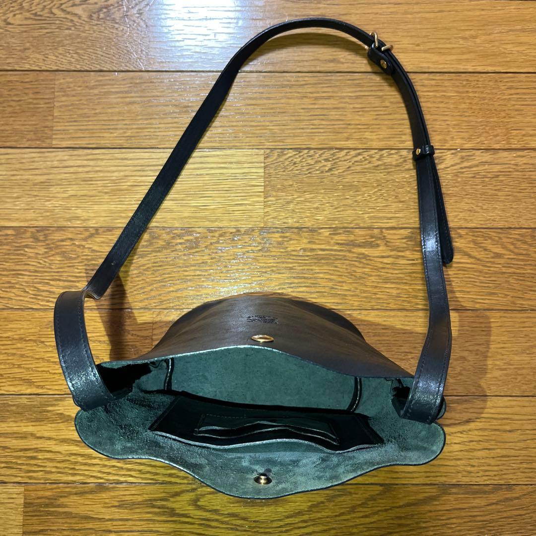 IL BISONTE 黒 レザー ショルダーバッグ