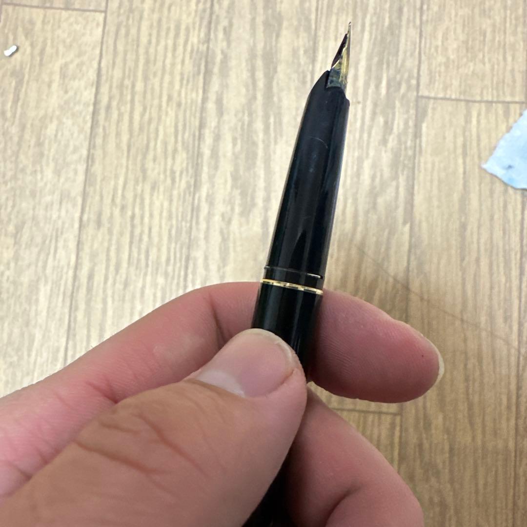 モンブラン 万年筆 黒と金