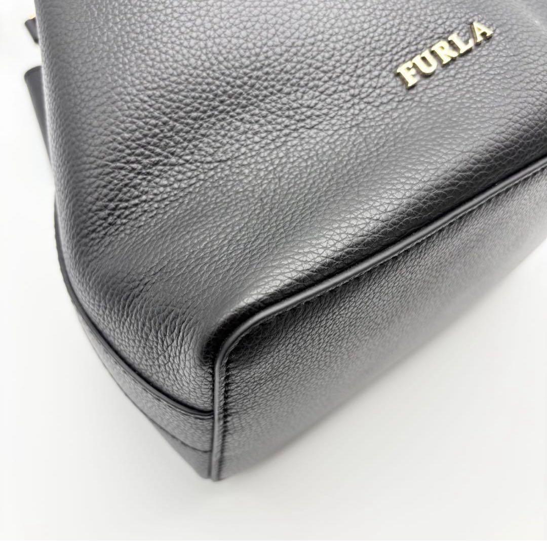 にゃん　FURLA ブラック 巾着バッグ