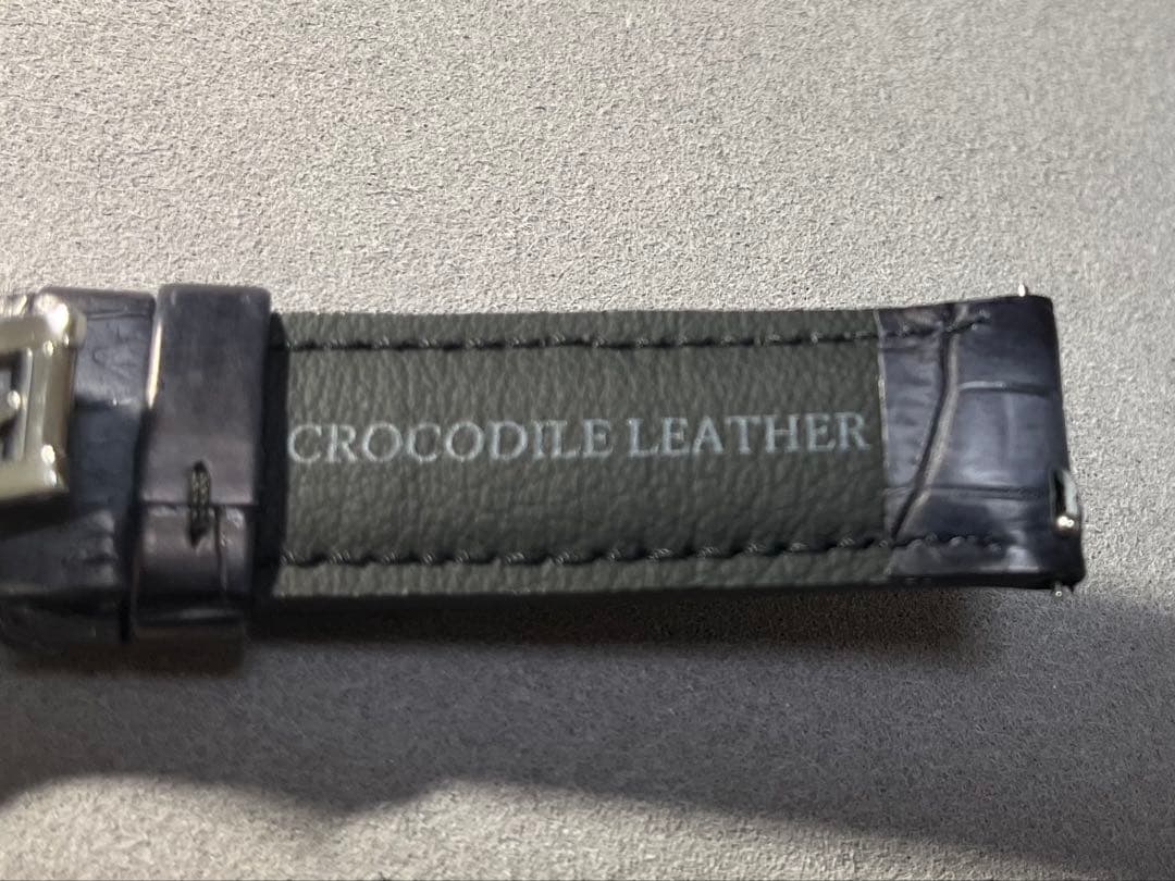 knot クロコダイルレザーバンド パティーナ仕上げ グレー Dバックル付