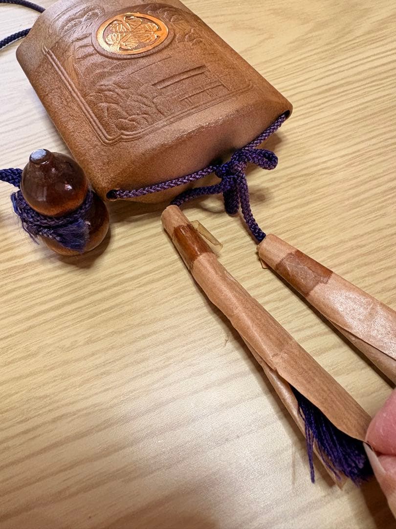 木製彫刻印籠 茶色 紫色紐付き