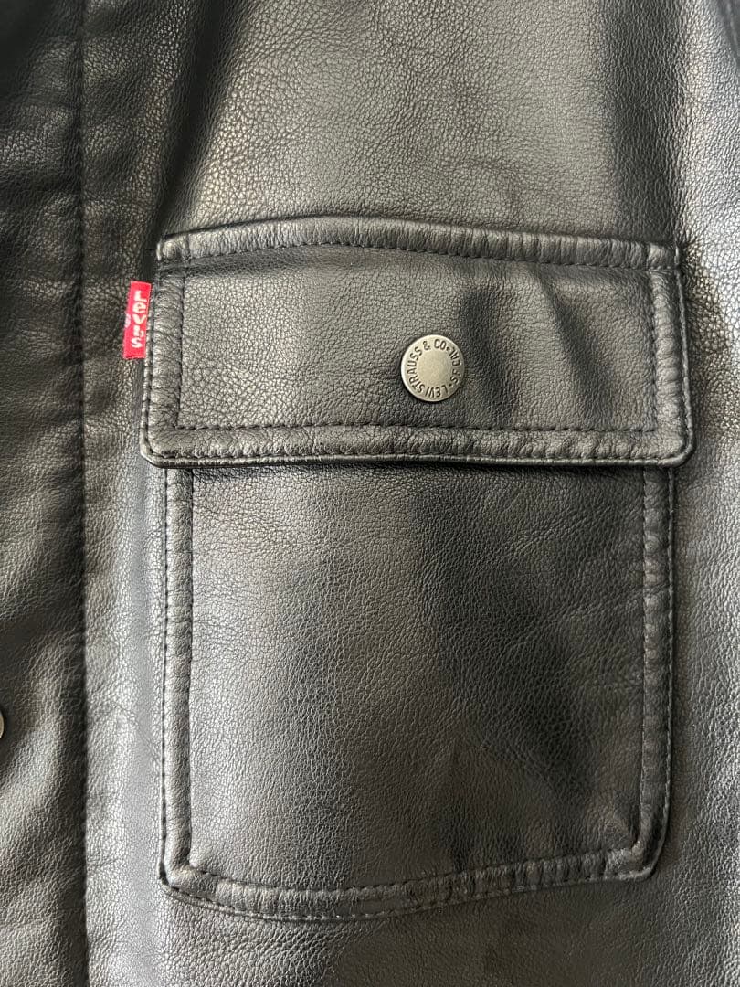 Levi´s ブラックフェイクレザー 裏ボア ジャケット