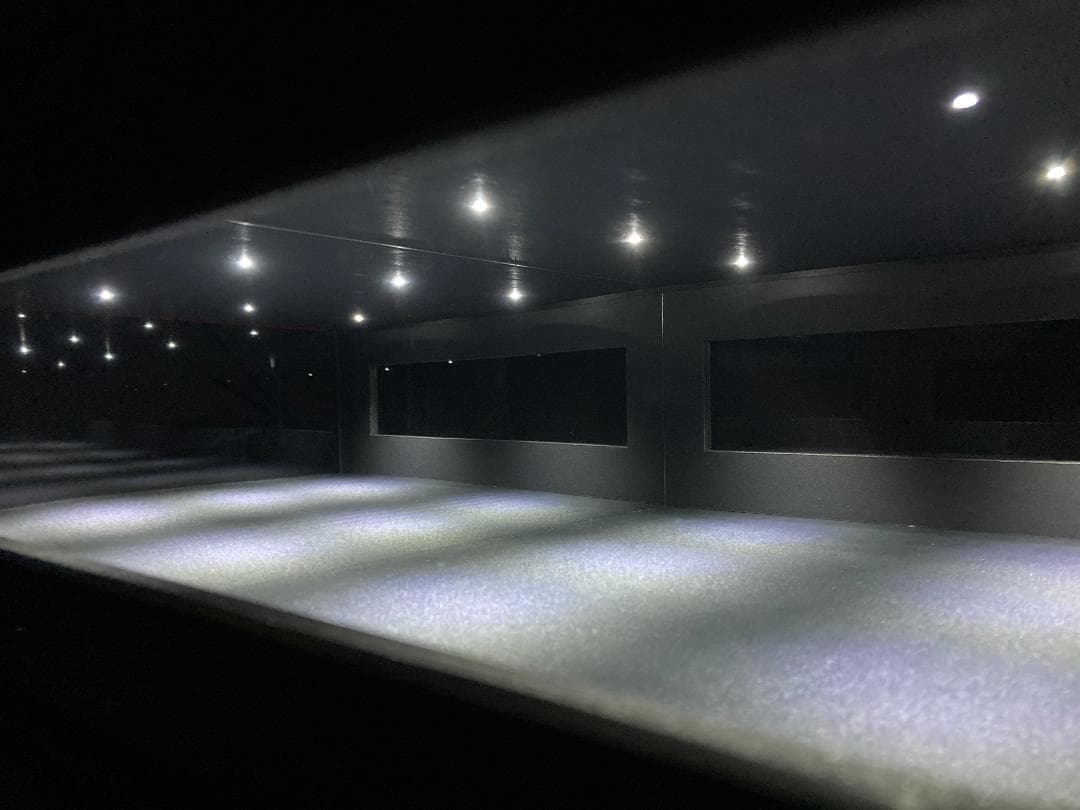 ミニカー用ジオラマ：1/18(1/24)ショールームタイプガレージ／週末SALE