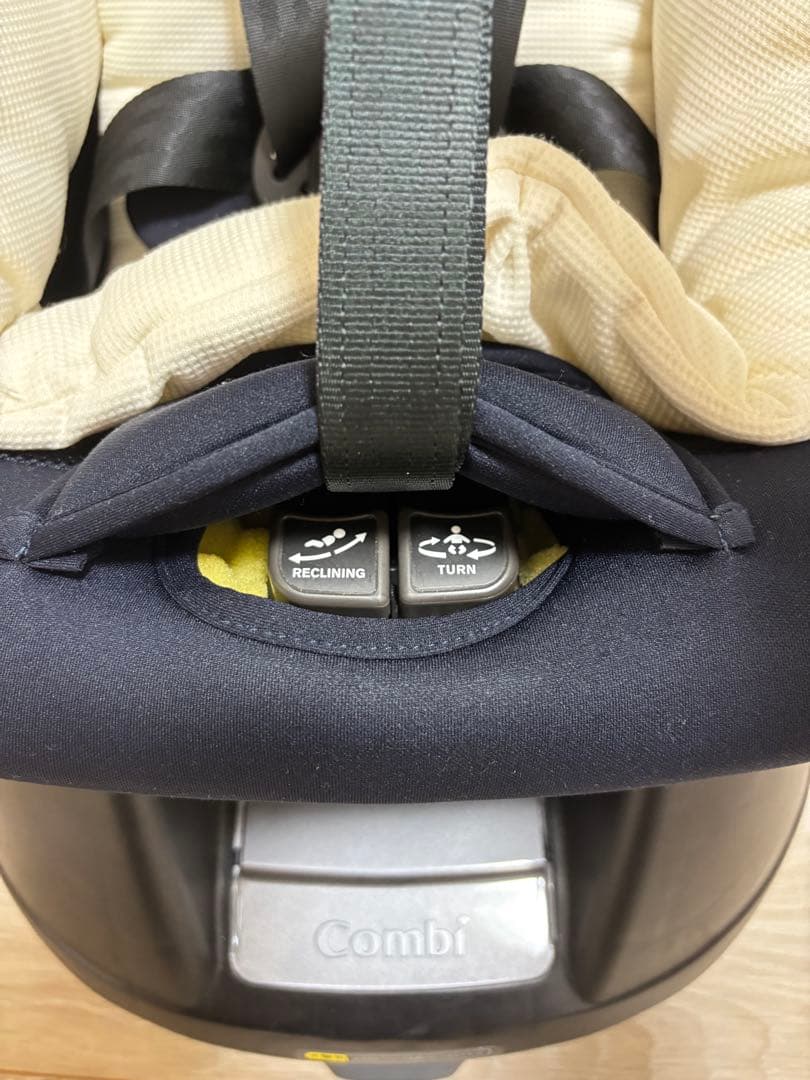 美品　Combi チャイルドシート ネイビー