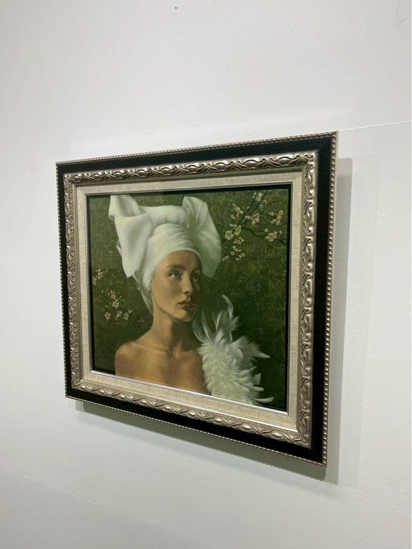 イリナ・バタコア「ボアを着た女」油彩画