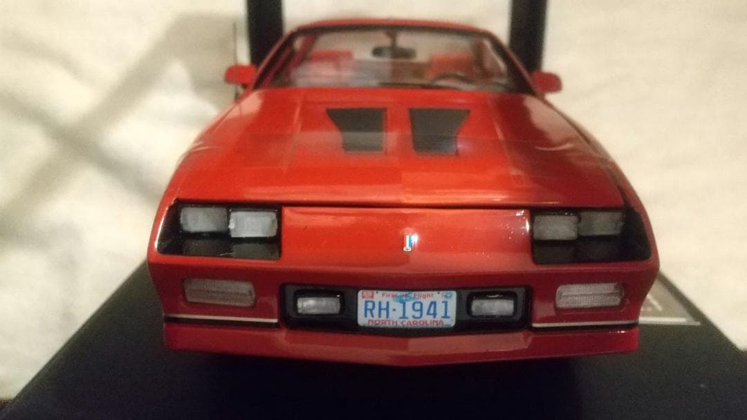 1/18 サンスター 1985 Chevrolet Camaro IROC-Z