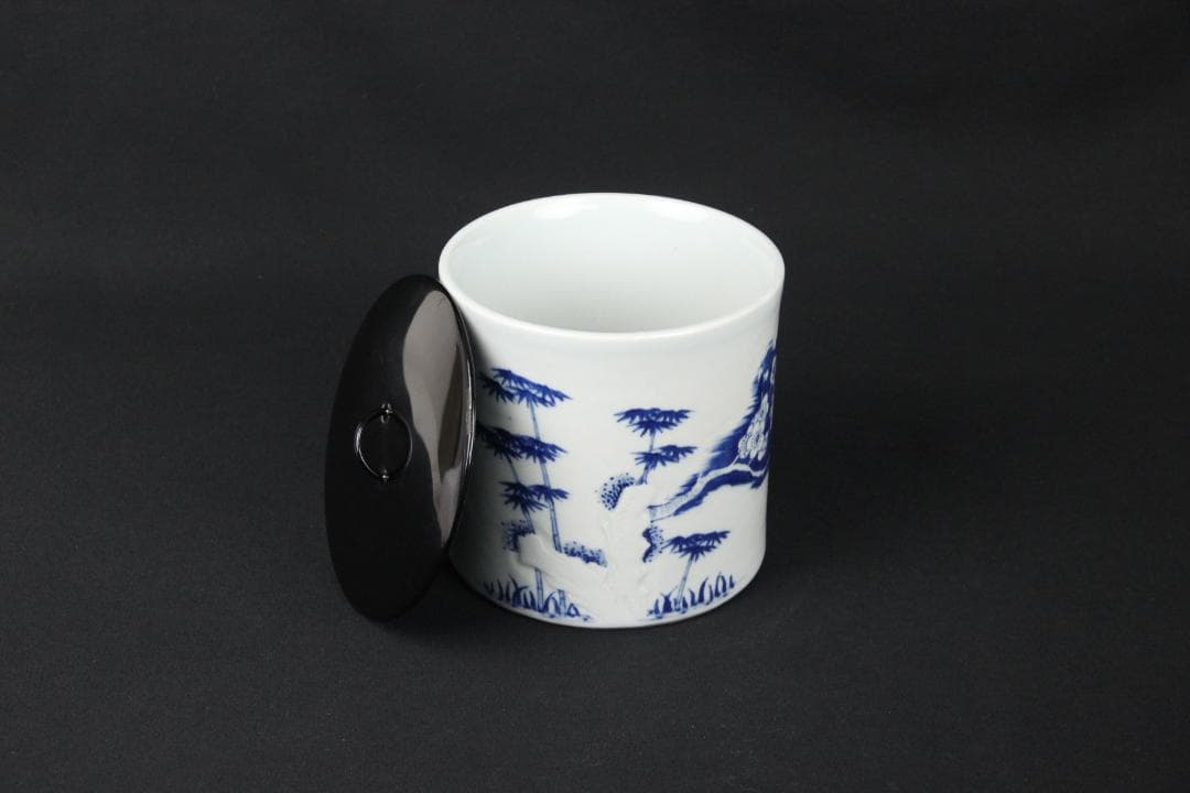 中国景徳鎮製 染付浮彫松竹梅文 水指 黒塗蓋付 茶道具 Eo21-20