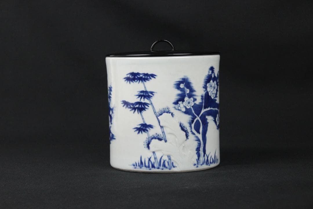 中国景徳鎮製 染付浮彫松竹梅文 水指 黒塗蓋付 茶道具 Eo21-20