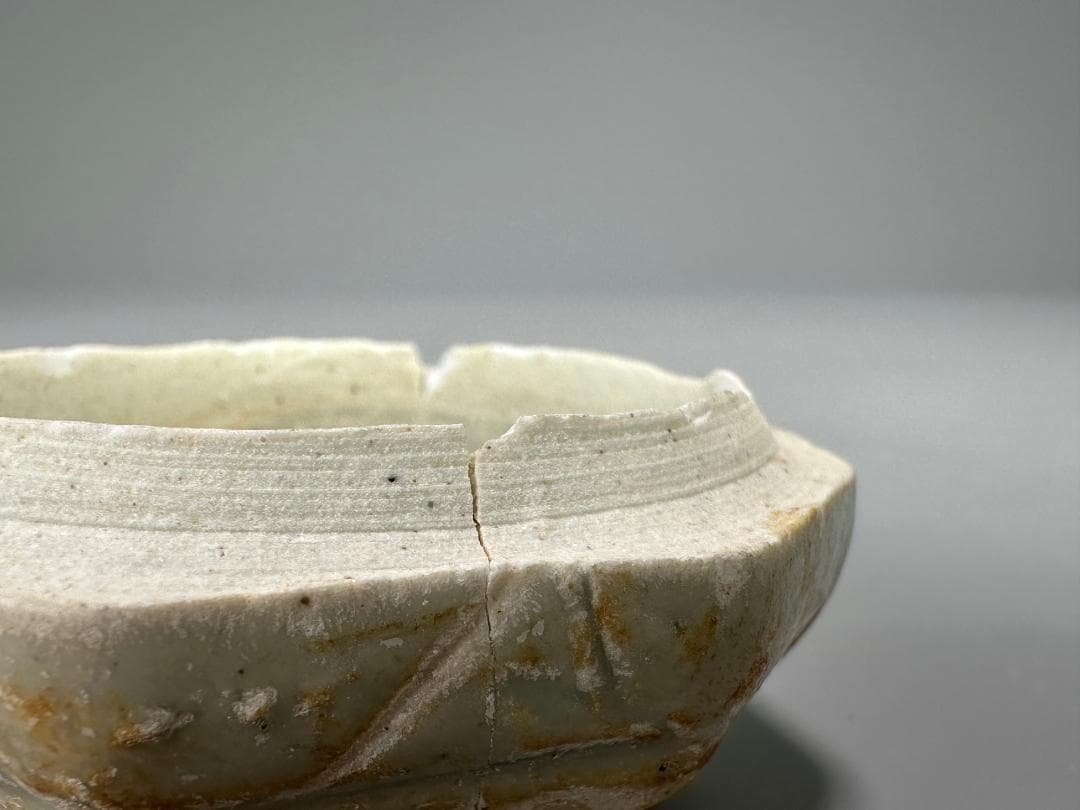 中国美術　宋時代　青白磁　湖田窯　香道具　花卉文香合　古物　時代物　唐物