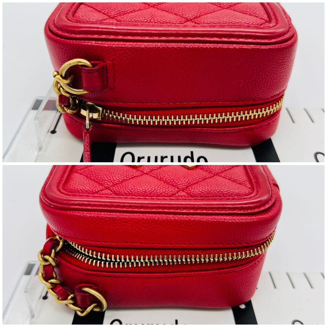 シャネル CCフィリグリー ショルダー　バニティ レッド キャビアスキン レザー