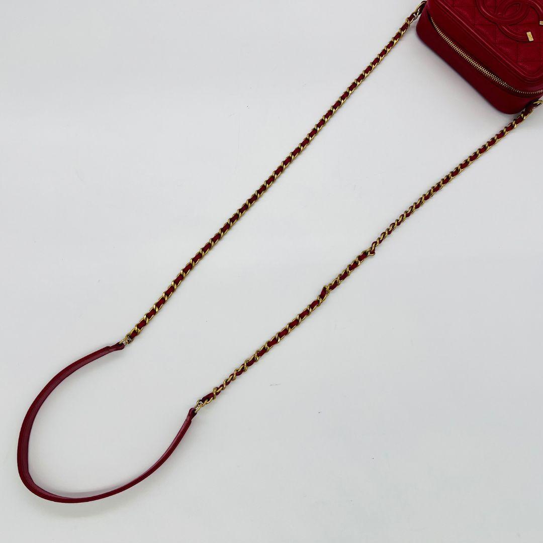 シャネル CCフィリグリー ショルダー　バニティ レッド キャビアスキン レザー