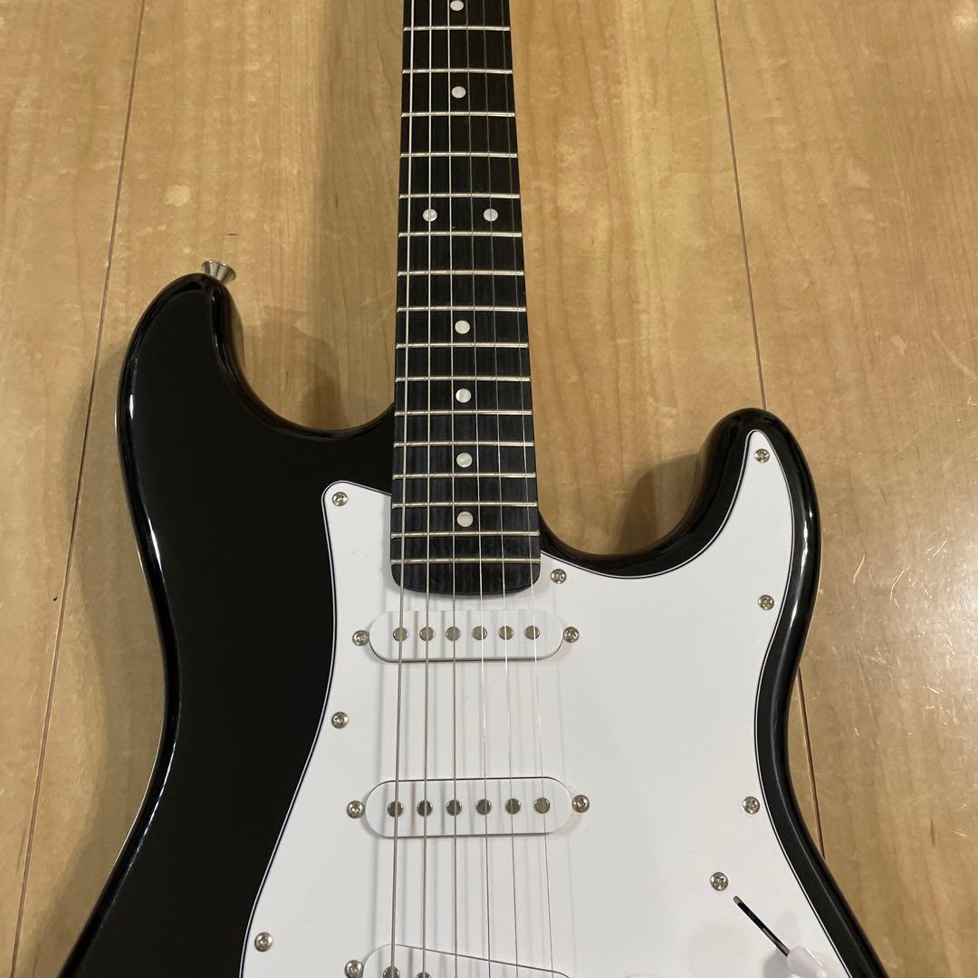 新型 フォトジェニック ストラトキャスタータイプ 弦高調整済み です
