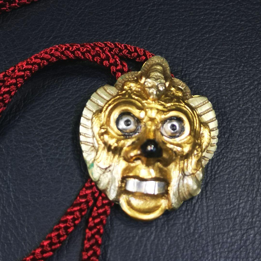 船越春秀 作 蘭陵王之面 ループタイ 伊勢神宮神楽面 銅打出彫金 金銀彩