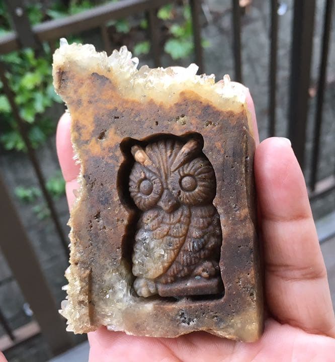 フクロウ の彫刻