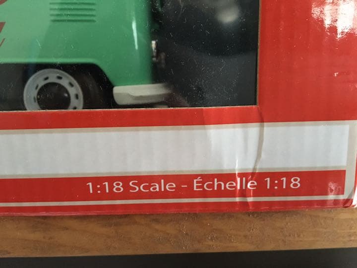 全世界3000台のみ　フォルクスワーゲン サンバ ミニバス(1/18スケール)