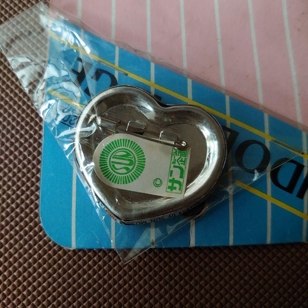 岡田有希子さん ハート型ピンバッジ 激レア