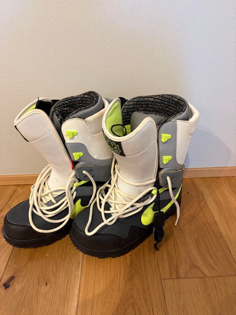 Nike スノーボードブーツ グラデーション/グレー/ホワイト/イエロー