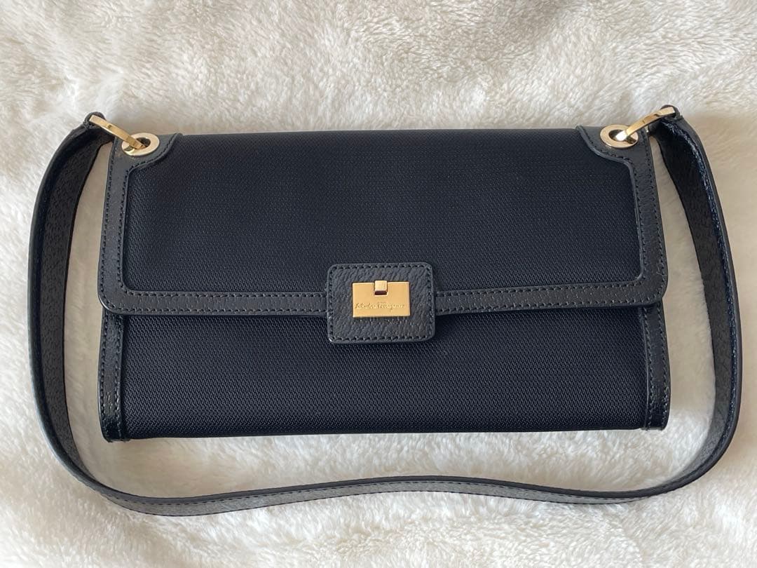 サルバトーレフェラガモ ブラック バッグ AU21-1864 美品　イタリア製