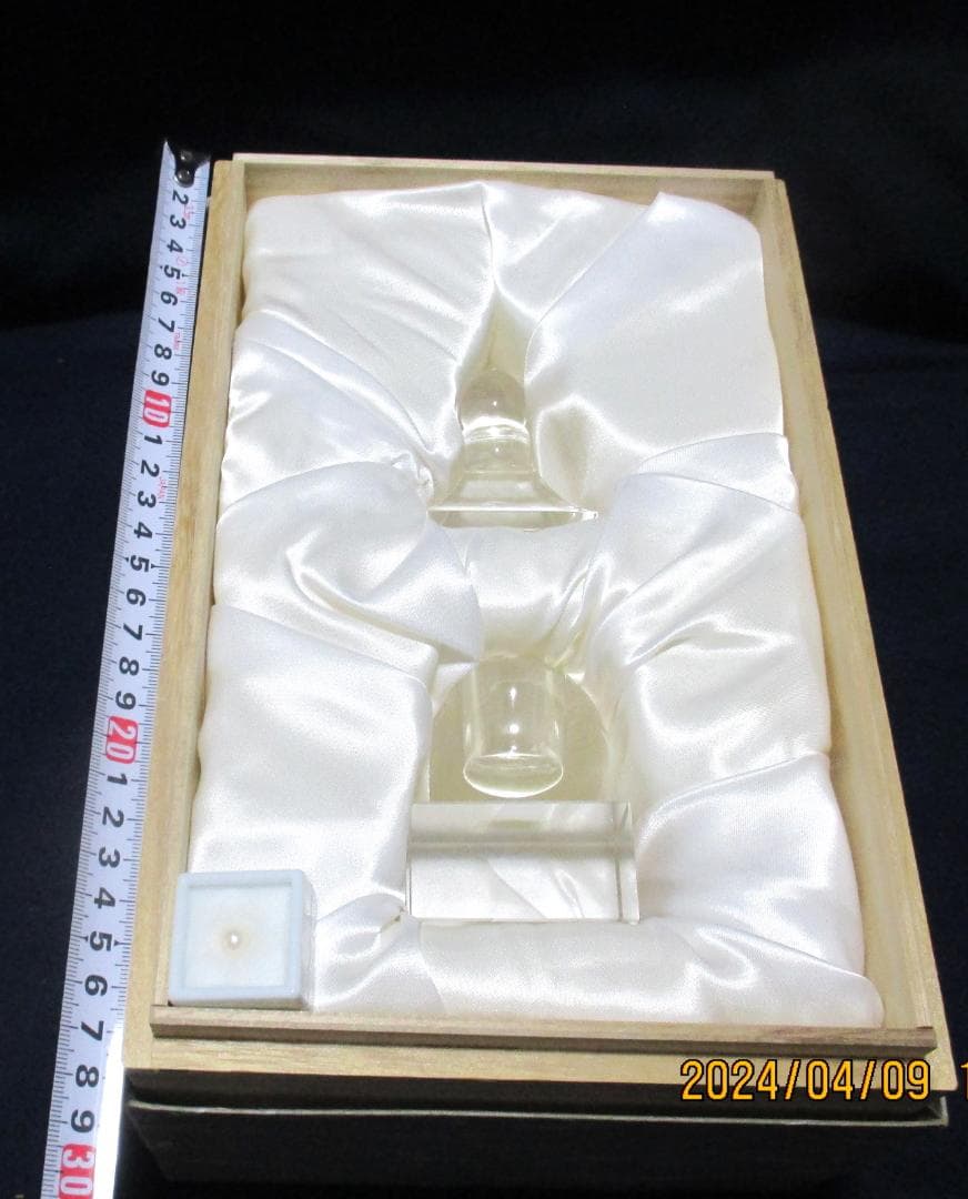 五輪塔 天然水晶 美術工芸品 伝統工芸品 証明書付き 風水 山梨県水晶