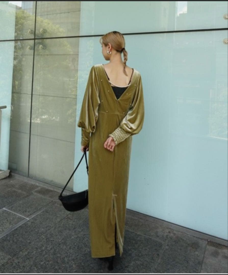 タグつき】Ameri BACK OPEN PEARL VELOUR DRESS