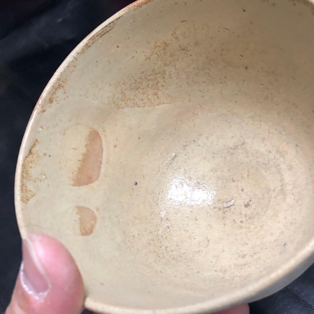 究極の古美術◆蔵から中国骨董と思われる華の紋様が可愛い抹茶茶碗が出て来ました。