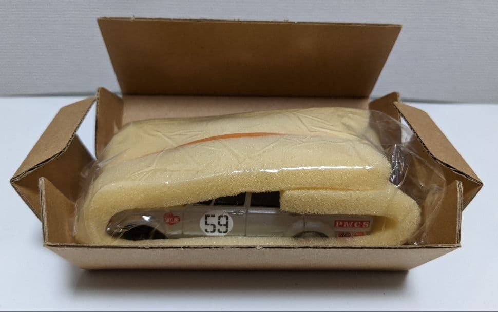 日産スカイラインGT-R　ミニカー