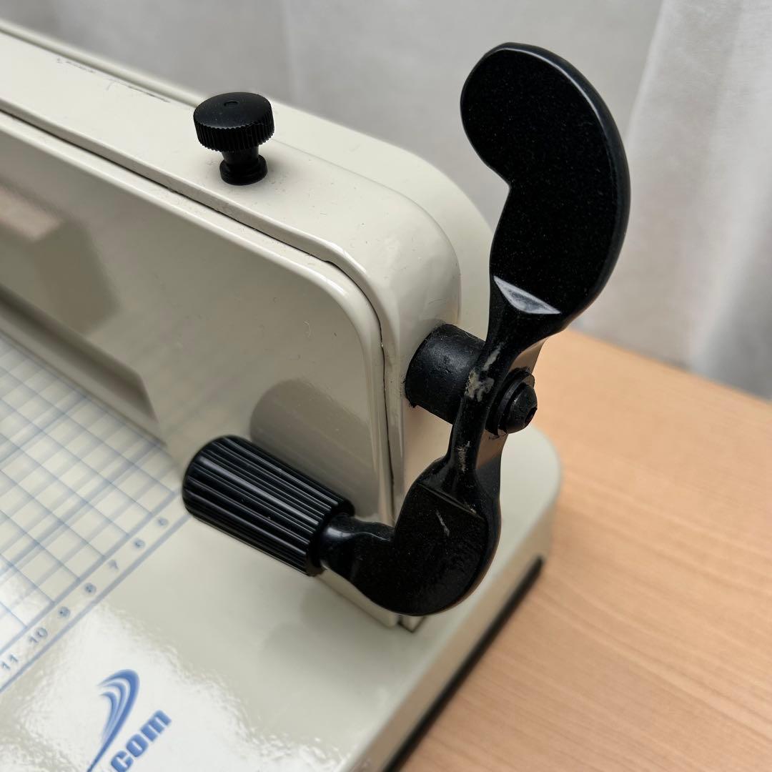 【新品 替刃・受木 付き】HFS(R) A4 ペーパーカッター 大型裁断機